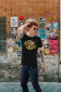 CAMISETA OCTUBRE NEGRO (DORADO) - VIVA LA MERCH! La tienda online del ROCK!